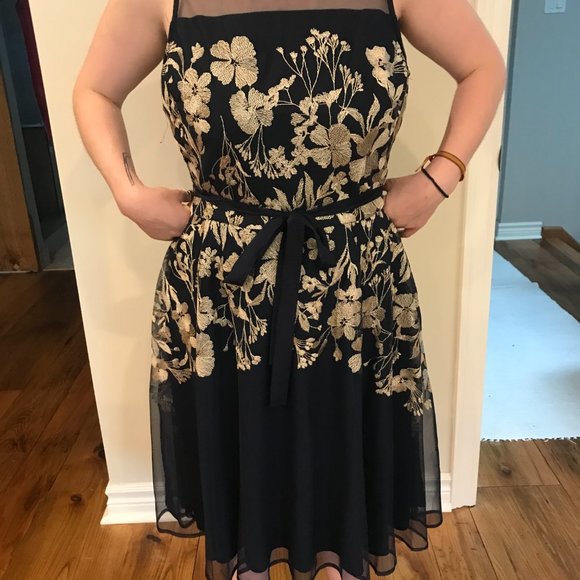 Navy & gold embroidered dress (with tag) - Picture 4 of 9